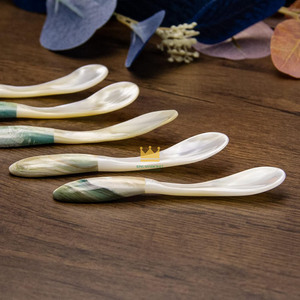 Cuchara de Concha de Nácar Natural de Lujo Hecha a Mano y Ecológica de 10x2 cm, Grosor Personalizable para Caviar, Helado, Postre, Café - Product Image 3