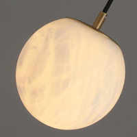 Lampe murale LED moderne et simple de luxe léger pour chambre à coucher avec abat-jour en albâtre naturel, télécommande à intensité variable