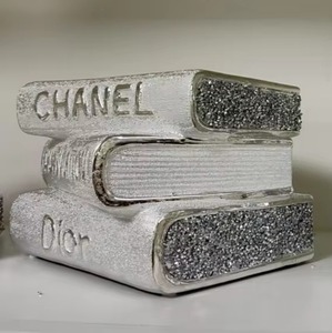 Escultura de atril de metal resistente de la mejor calidad con base antiarañazos para escritorio de trabajo, esquina de estudio o decoración de pared de Arte Moderno - Product Image 4