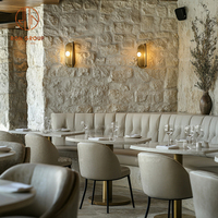Mobilier de café, canapé en cuir véritable beige et ensemble de tables et de chaises en bois massif pour restaurant et café