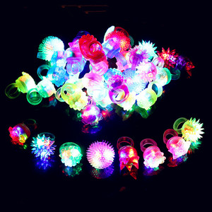 Anelli Luminosi a LED Bianchi RTS Factory, in Plastica Morbida Lampeggiante, per Feste Rave, Matrimoni, Capodanno, Giocattoli Luminosi che si Illuminano al Buio - Product Image 5