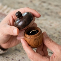 Boîte à bijoux personnalisée en bois de noyer et bois de palissandre pour bagues et boucles d'oreilles, gravée au laser sur mesure, coffret cadeau écologique, vente en gros