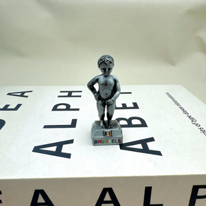Statue en métal électroplaqué en trois dimensions, <span class=keywords><strong>petit</strong></span> garçon, Bruxelles, <span class=keywords><strong>Belgique</strong></span> ; Artisanat semi-personnalisé, idéal pour les voyages - Product Image 1