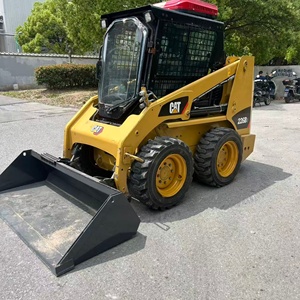 รถตักล้อยาง CAT 226B3 สีเหลือง แบบมีห้องโดยสาร ยางตัน พร้อมบุ้งกี๋ เกียร์ ปั๊ม มอเตอร์ เครื่องยนต์ และลูกปืน - Product Image 4