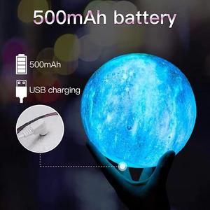 Lámpara Lunar 3D de Madera con Base de PVC y PLA, Recargable por USB, 16 Colores, Venta al Por Mayor - Product Image 2