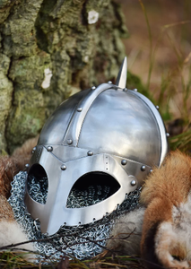 Casco de Caballero Medieval Premium Hecho de Metal con Diseño Histórico para Eventos de Cosplay, Representaciones Teatrales y Decoración del Hogar - Product Image 2