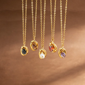 Collana con Pendente in Pietra Naturale Avvolta in Filo d'Oro, Cabochon a Goccia con Castone, Pietra Nera Marrone Bianca Arancione Viola, Gioielli Trendy da Donna - Product Image 1