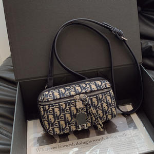 Sac messager carré en PU, style femme tendance. Avec des motifs géométriques. Convient à un usage quotidien. - Product Image 6