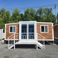 Maison préfabriquée extensible entièrement équipée, intérieur modulaire, idéale pour les locations à court terme dans les stations balnéaires.