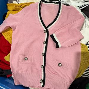 Suéter corto usado de segunda mano - Product Image 4