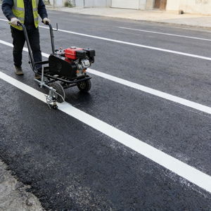 Macchina per la Marcatura Stradale con Motore a Benzina da 5.5HP, Spinta Manuale, Alta Efficienza e Pompa Affidabile per Campi da Calcio - Product Image 2