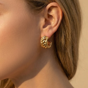 Pendientes Elegantes Personalizados en Forma de C, Acero Inoxidable 316L, Chapados en Oro de 14k y 18k, Pendientes de Moda para Mujer - Product Image 2