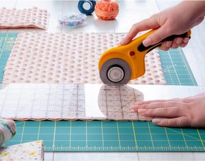 <span class=keywords><strong>OLFA</strong></span> Cortador <span class=keywords><strong>Rotativo</strong></span> Ergonómico de 60mm (/DX) -Cortador de Tela <span class=keywords><strong>Rotativo</strong></span> con Cubierta de Cuchilla y Gatillo Exprimidor - Product Image 6