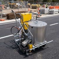 Machine de marquage routier avec système de stockage intégré pour pré-marqueur de ligne de guidage, kit complet d'équipement de construction routière