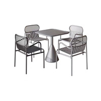 Ensemble de mobilier d'extérieur moderne en fer forgé table et chaise pour les bars magasins de thé au lait chez l'habitant stock en gros disponible
