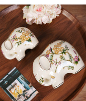 Vente en gros usine Nouvelle figurine éléphant mère et bébé en céramique bleue et blanche dorée chinoise, porte-bonheur pour la décoration de salon et cadeau