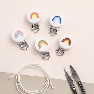 Clip per <span class=keywords><strong>Ciuccio</strong></span> in Silicone Arcobaleno con Fori, Sicura, Senza BPA, <span class=keywords><strong>Regalo</strong></span> per Neonati, Clip per Allattamento - Product Image 4