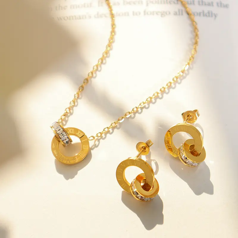 Set di gioielli per orecchini con collana di strass con ciondolo rimovibile senza appannamento in acciaio inossidabile placcato oro 18 carati da donna