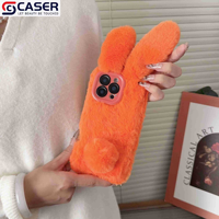 Nouveautés pour l'automne et l'hiver Style orange Fourrure mignonne Oreilles de lapin Étui pour appareil photo Support anti-chute Étui de téléphone pour Iphone17 16 15