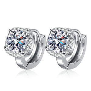 Boucles d'oreilles Huggie en Moissanite <span class=keywords><strong>1</strong></span> <span class=keywords><strong>carat</strong></span> pour Femme, en Argent Sterling S925 Plaqué Or 18K, Sertissage Carré, Bijoux de Luxe - Product Image 6