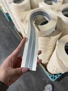 Bande de papier d'angle en métal flexible Perle de protection de coin en acier galvanisé à face de papier en aluminium - Product Image 2