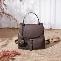 Sac à dos en cuir véritable pleine fleur avec rabat, sac à bandoulière convertible, sac de voyage à rabat, sac à main personnalisable avec logo, vente en gros