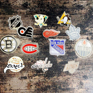 Bom Estoque EUA Baseball Team Pins Metalicos Antique Enamel Lapel Cap Pins Metal Badges para Fãs do Clube de Beisebol Iron Sports Theme - Product Image 3