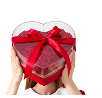 Hartvormige driedelige bruiloft cadeauverpakkingsset met mat gelamineerd karton en bloemen &amp;   Fruitgeschenkdoos