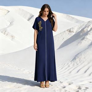 Robe Abaya élégante et modeste en polyester sur mesure de qualité supérieure pour femmes musulmanes, matériau de haute qualité, à porter au quotidien - Product Image 3