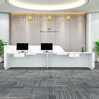Comptoir de réception moderne et spacieux pour salon, bureau de luxe avec rangement, bureau d'accueil, bureau de hall d'entrée 2026