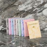Vente en gros de porte-passeport en cuir mince motif en marbre couverture en cuir PU pour voyage porte-carte de crédit pratique logo à bas prix