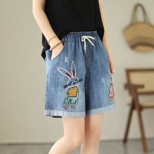 Pantalones cortos de pierna ancha con estampado de dibujos animados divertidos de estilo étnico para mujer, pantalones vaqueros enrollados con cintura elástica, pantalones cortos Y2k, pantalones cortos de mezclilla holgados - Product Image 2