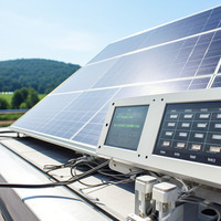 Panel Surya 550W Efisiensi Tinggi Energi Bersih Instalasi Komersial Proyek Surya Output Handal Desain Tahan Lama