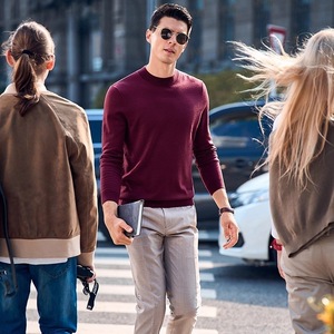 Suéter de <span class=keywords><strong>cuello</strong></span> <span class=keywords><strong>alto</strong></span> para <span class=keywords><strong>hombre</strong></span> de gama alta con logotipo Primavera Otoño Lavable a máquina Peinado T-rama Base de punto Camisa delantera - Product Image 4