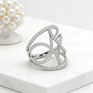 Bague de fiançailles géométrique en diamant, plaquée rhodium, or blanc, sertie de griffes, bijoux fins de luxe tendance pour femme, pour mariage et soirée - Product Image 3