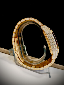 Montre en acier inoxydable de luxe antique avec verre de quartz et diamants en moissanite sertis, ornée de pierres scintillantes, au design lisse et artistique - Product Image 4