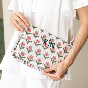 Sac de maquillage personnalisé à volants avec nom, imprimé en bloc, pour femmes, vente en gros - Product Image 4