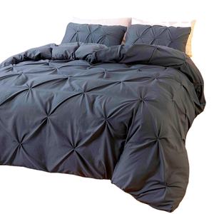 Ensemble de Housse de Couette Torsadée Faite Main avec Taies d'Oreiller, Polyester, Style Nuageux, 3 Pièces pour Grand Lit et Très Grand Lit - Product Image 1