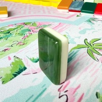 Jeu de Mahjong américain violet nacré à 3 couches, 160 tuiles, gravure laser et impression UV, personnalisable en petites séries