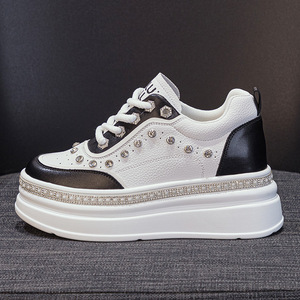 Baskets blanches à plateforme haute pour femmes, nouveau style printemps 2026, légères, polyvalentes et confortables, chaussures à semelles souples - Product Image 5