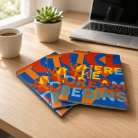 Brochure d'entreprise personnalisée avec logo gaufré à l'or, revêtement brillant UV, onglets de section codés par couleur, impression couleur, papier couché
