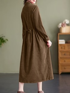 Abito lungo da <span class=keywords><strong>donna</strong></span> in velluto a coste spesso, stile <span class=keywords><strong>retrò</strong></span>, tinta unita, casual, ampio, a maniche lunghe, con bottoni, alla moda per l'autunno 2026 - Product Image 2