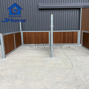 Box per Cavalli in Legno di Bambù Zincato a Caldo con Porta a Battente - Product Image 3