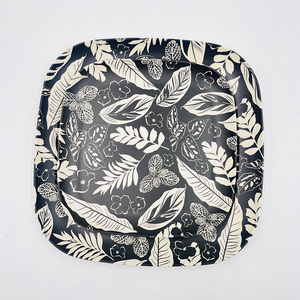 Assiette carrée en mélamine de 8 pouces, coins arrondis, avec imprimé feuilles noires et blanches - Product Image 6