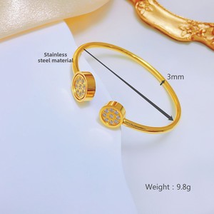 Gelang Fashion Baja Anti Karat Terlaris Model Pasangan Berlian <span class=keywords><strong>Magnet</strong></span> Batu Hitam Ekspor Lintas Negara - Product Image 3
