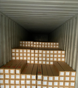 Unisign prix d'usine blanc brillant finition synthétique auto-<span class=keywords><strong>adhésif</strong></span> <span class=keywords><strong>Avery</strong></span> rouleaux de <span class=keywords><strong>vinyle</strong></span> pour l'impression numérique à jet d'encre flexible - Product Image 2