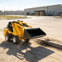 Multifunktionaler Mini-Kompaktlader für Landwirtschaft, Landschaftsbau, Hofreinigung und Arbeiten auf Engen Baustellen