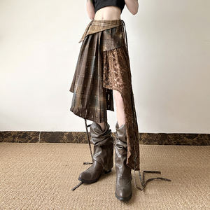 Falda midi con diseño irregular de encaje y patchwork a cuadros, estilo retro con abertura y detalle de lazo en contraste. - Product Image 3