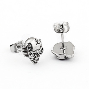 Pendientes con forma de calavera de acero y titanio de Yunnique, joyería de moda de estilo punk para hombres y mujeres - Product Image 1