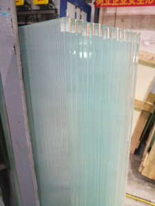 Vente en gros de <span class=keywords><strong>verre</strong></span> décoratif pour bâtiments, <span class=keywords><strong>à</strong></span> rainures, <span class=keywords><strong>à</strong></span> faible teneur en fer, rayé, sculpté et gravé - Product Image 4